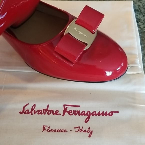 Stunning Red Classic Ferragamo Vara 1 Pump - Picture 4 of 8